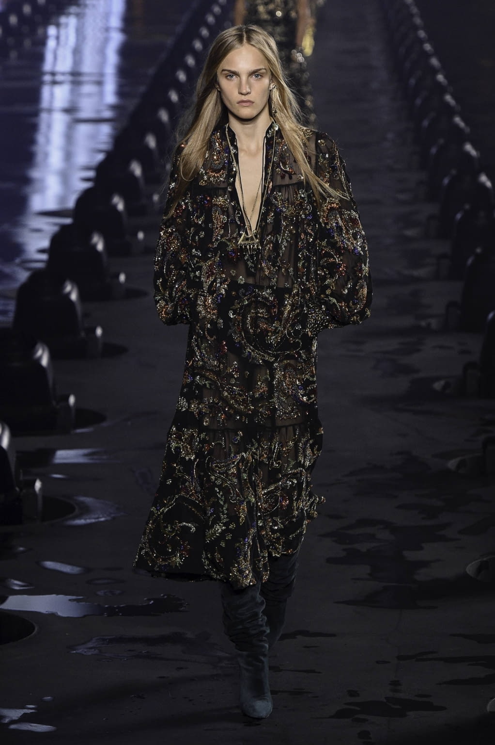 Fashion Week Paris Spring/Summer 2020 look 41 from the Saint Laurent collection 女装