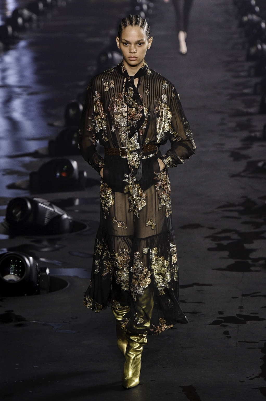 Fashion Week Paris Spring/Summer 2020 look 43 from the Saint Laurent collection 女装