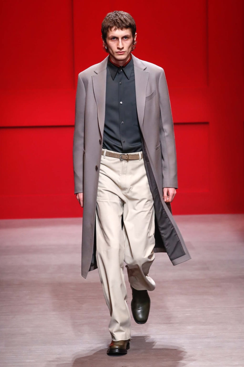Fashion Week Milan Fall/Winter 2018 look 2 from the Ferragamo collection menswear