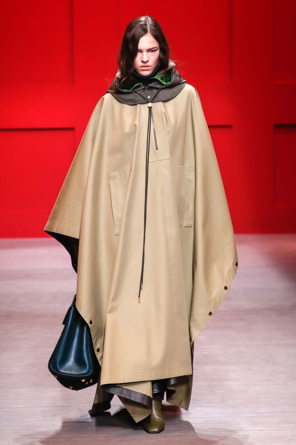 Fashion Week Milan Fall/Winter 2018 look 13 from the Ferragamo collection 女装