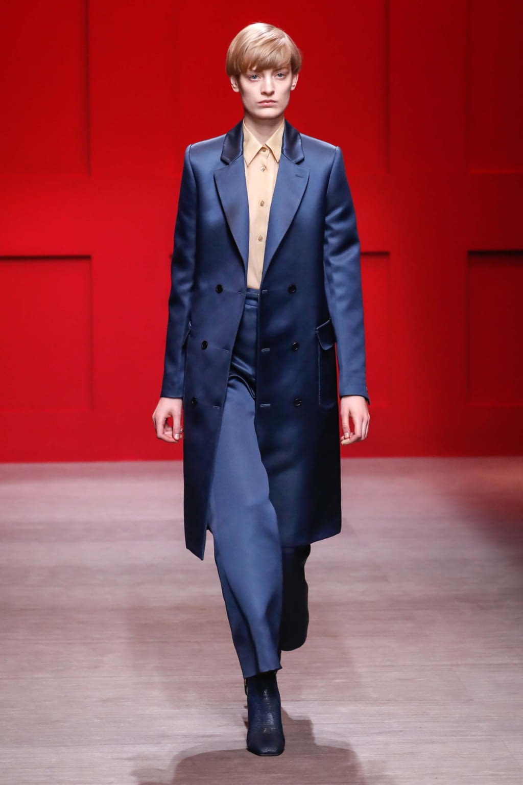 Fashion Week Milan Fall/Winter 2018 look 51 from the Ferragamo collection 女装