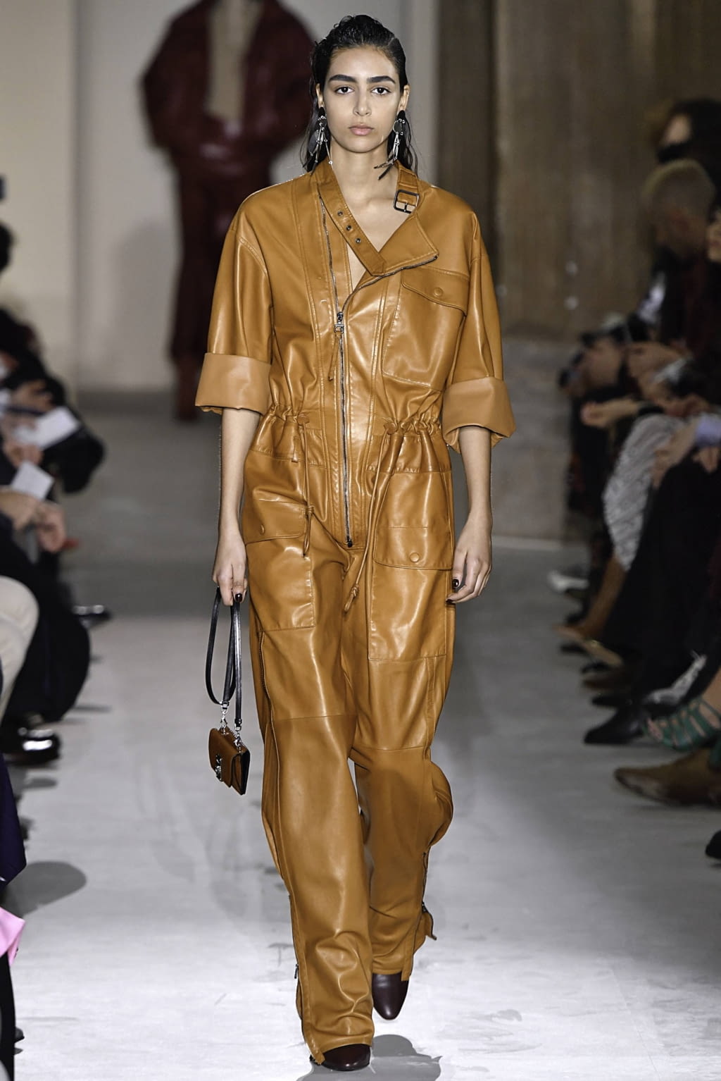 Fashion Week Milan Fall/Winter 2019 look 18 from the Ferragamo collection 女装