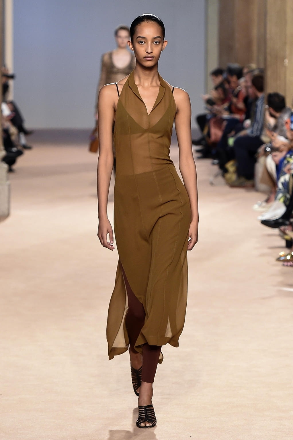 Fashion Week Milan Fall/Winter 2020 look 3 from the Ferragamo collection 女装