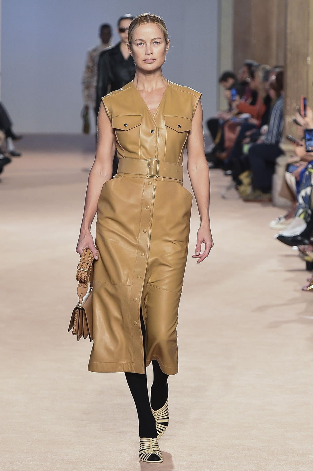 Fashion Week Milan Fall/Winter 2020 look 6 from the Ferragamo collection 女装