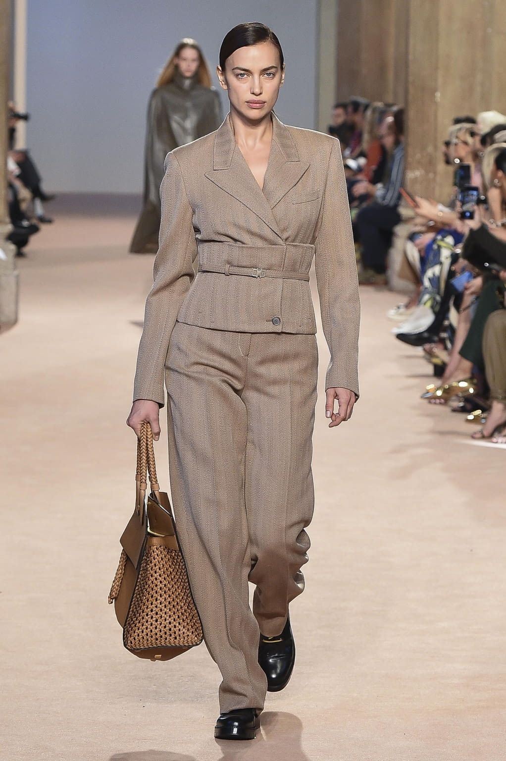 Fashion Week Milan Fall/Winter 2020 look 12 from the Ferragamo collection 女装