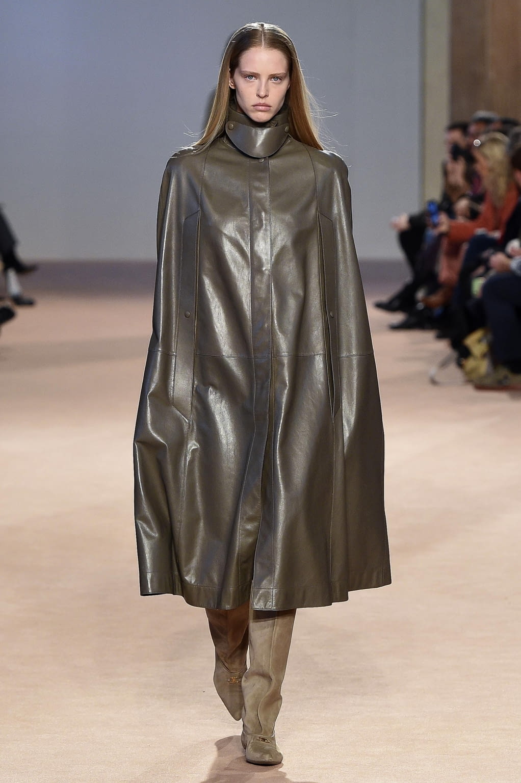 Fashion Week Milan Fall/Winter 2020 look 13 from the Ferragamo collection 女装