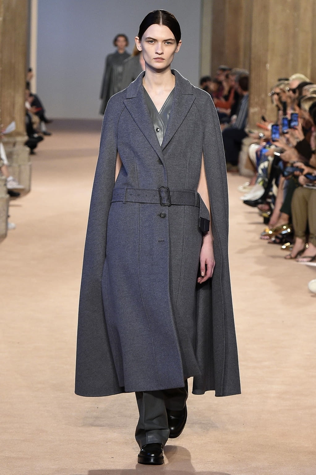 Fashion Week Milan Fall/Winter 2020 look 18 from the Ferragamo collection 女装