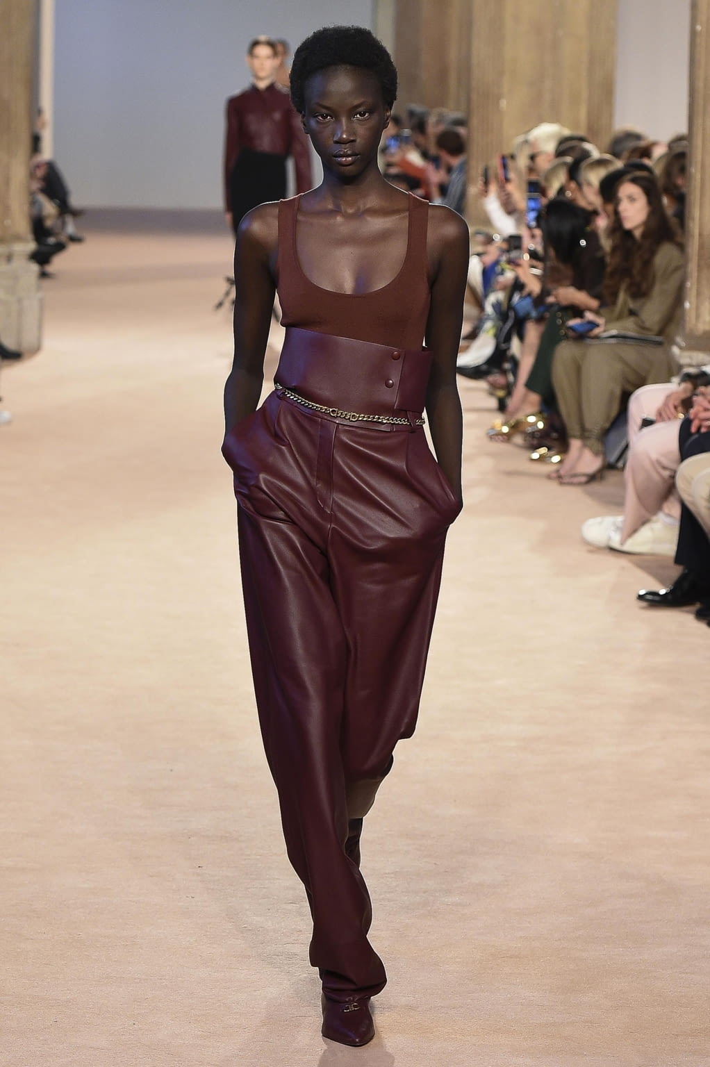 Fashion Week Milan Fall/Winter 2020 look 36 from the Ferragamo collection 女装