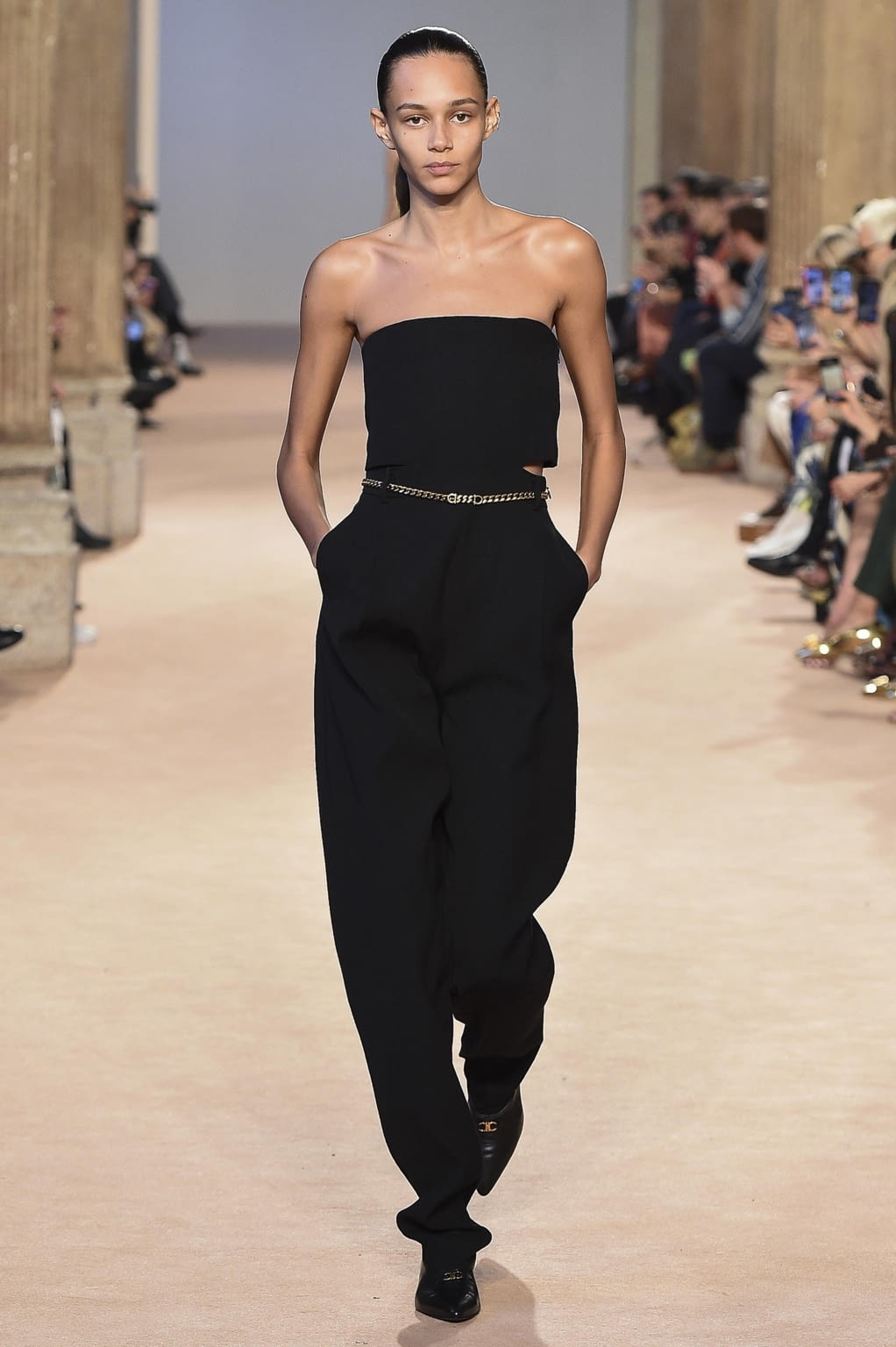 Fashion Week Milan Fall/Winter 2020 look 38 from the Ferragamo collection 女装