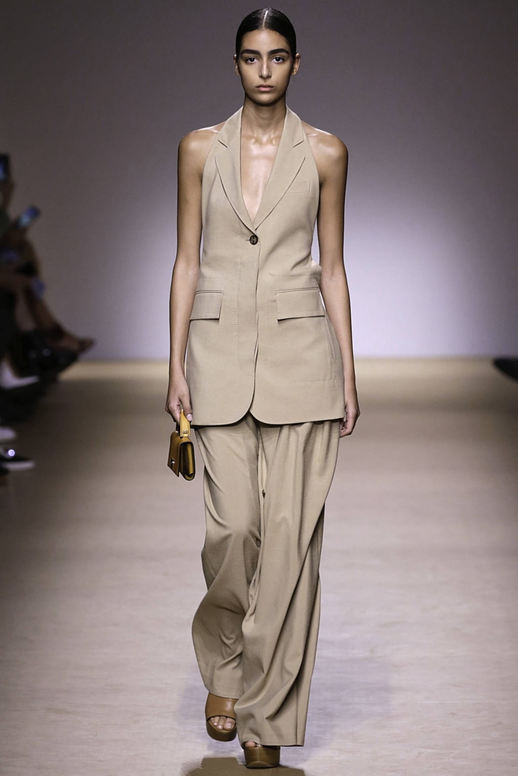 Fashion Week Milan Spring/Summer 2019 look 45 from the Ferragamo collection 女装