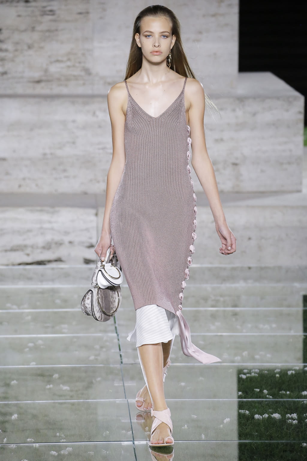 Fashion Week Milan Spring/Summer 2018 look 13 from the Ferragamo collection 女装