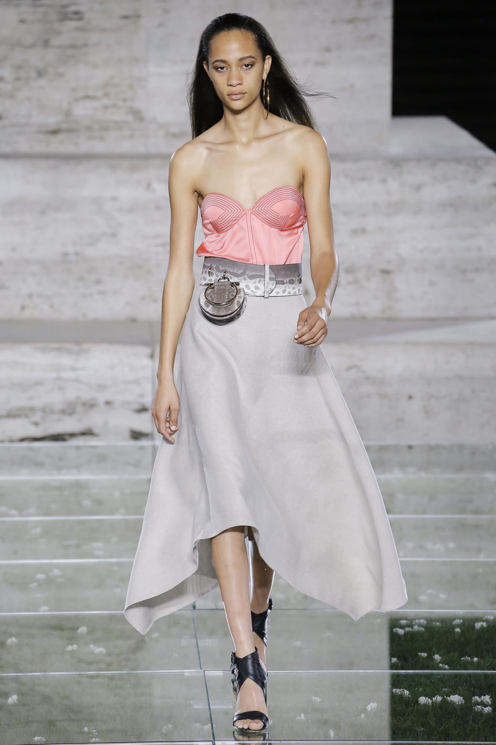 Fashion Week Milan Spring/Summer 2018 look 14 from the Ferragamo collection womenswear