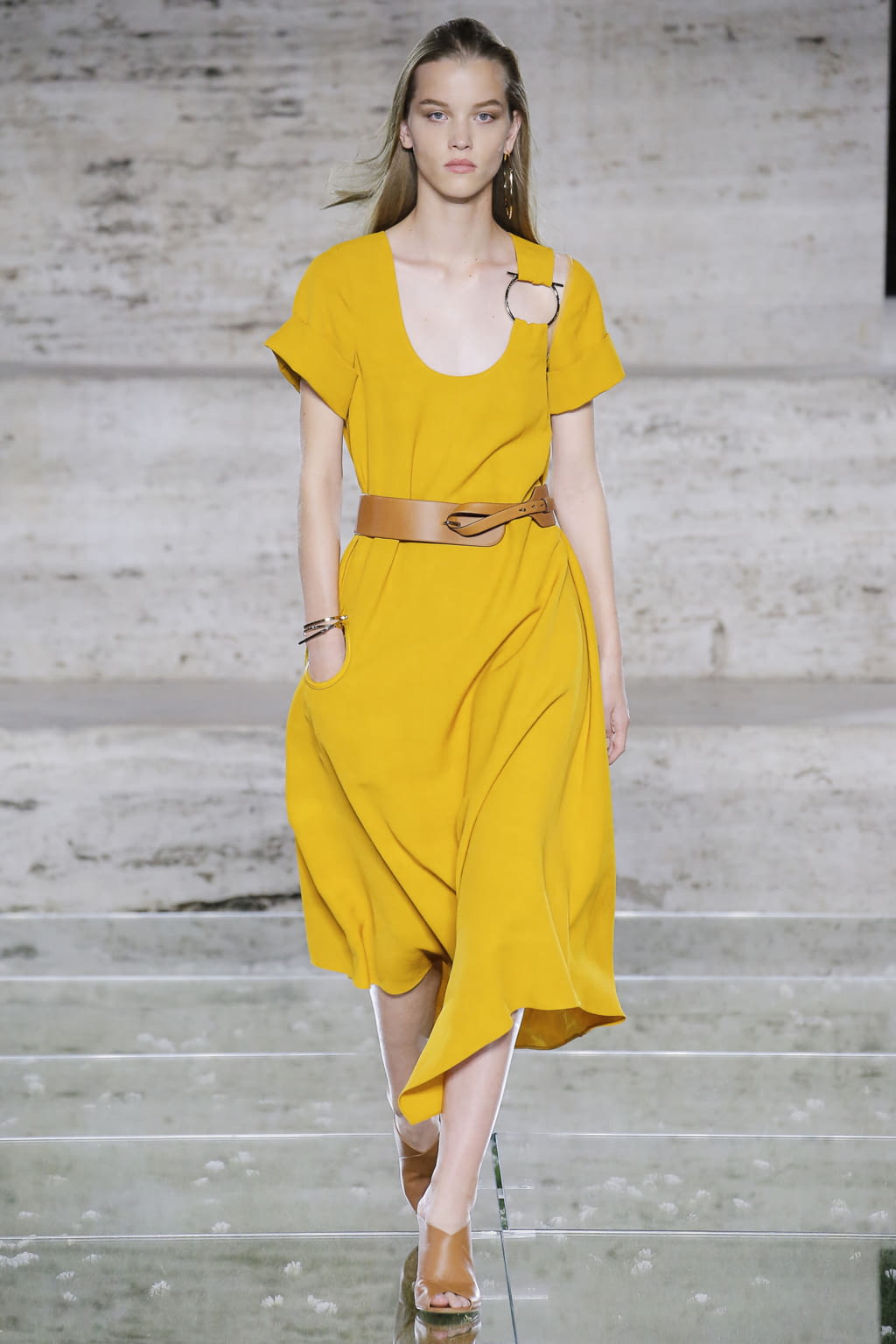 Fashion Week Milan Spring/Summer 2018 look 18 from the Ferragamo collection 女装