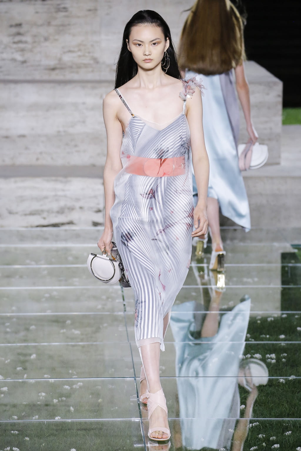 Fashion Week Milan Spring/Summer 2018 look 37 from the Ferragamo collection 女装