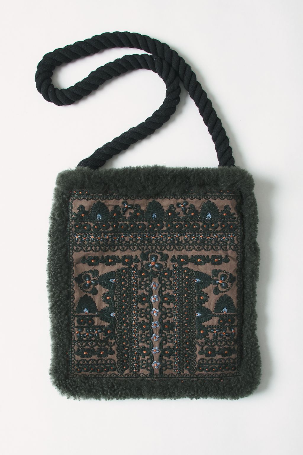 Fashion Week Paris Fall/Winter 2025 look 9 from the Antik Batik collection womenswear accessories