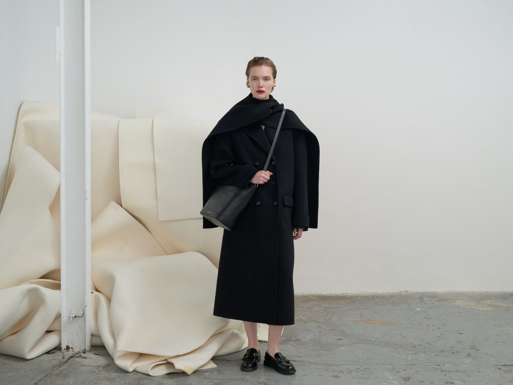 Fashion Week Paris Fall/Winter 2024 look 15 de la collection Sandro womenswear