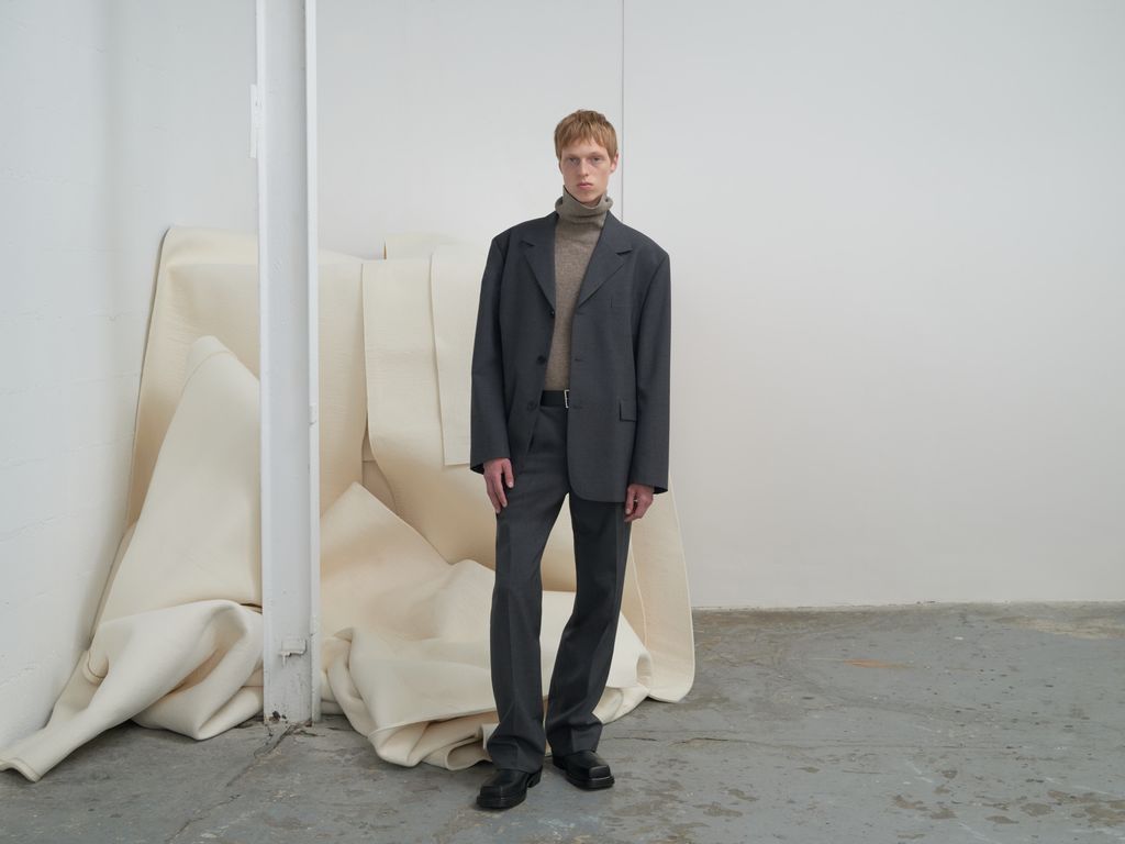 Fashion Week Paris Fall/Winter 2024 look 18 from the Sandro collection womenswear