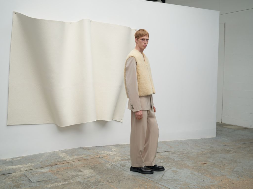 Fashion Week Paris Fall/Winter 2024 look 28 from the Sandro collection 女装