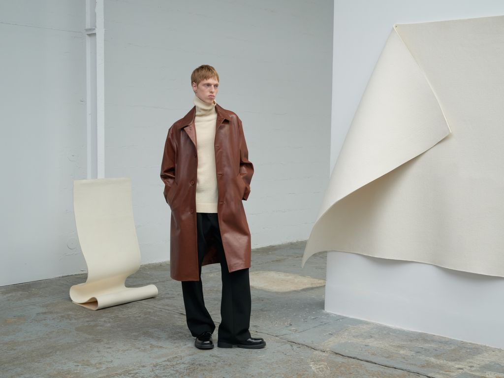 Fashion Week Paris Fall/Winter 2024 look 29 from the Sandro collection womenswear