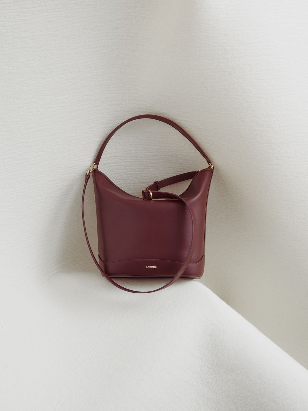 Fashion Week Paris Fall/Winter 2024 look 1 from the Sandro collection 女装配饰