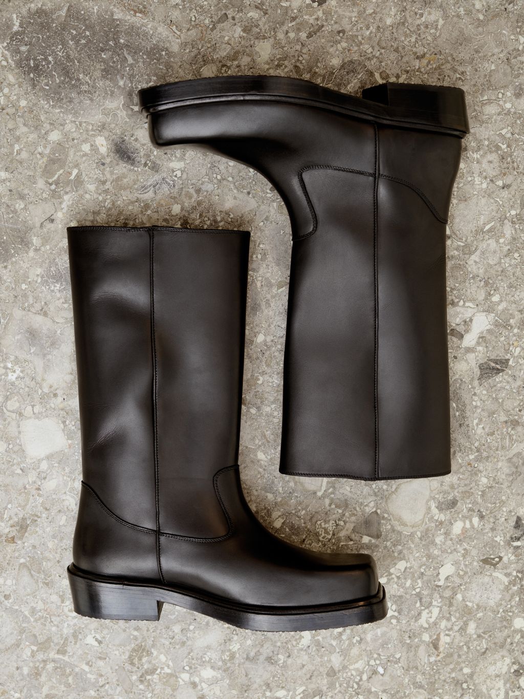 Fashion Week Paris Fall/Winter 2024 look 15 from the Sandro collection 女装配饰