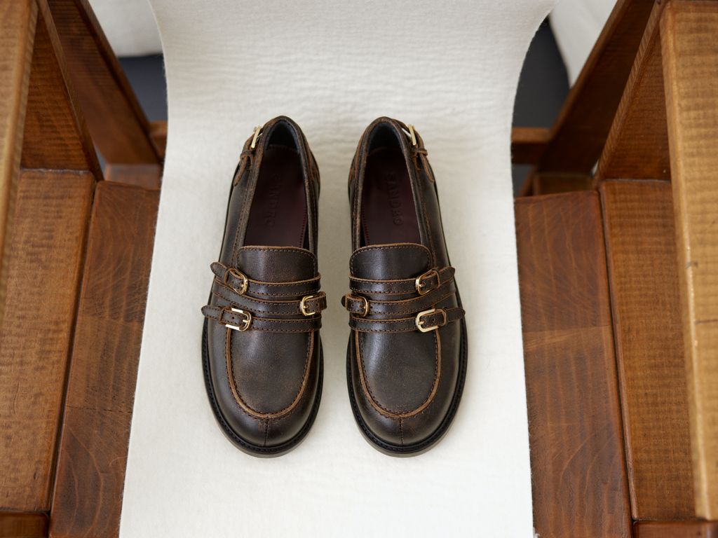 Fashion Week Paris Fall/Winter 2024 look 18 from the Sandro collection womenswear accessories