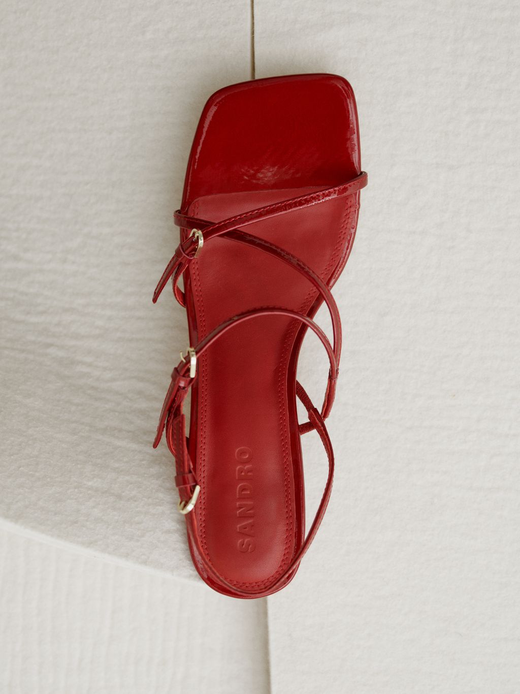 Fashion Week Paris Fall/Winter 2024 look 22 from the Sandro collection womenswear accessories