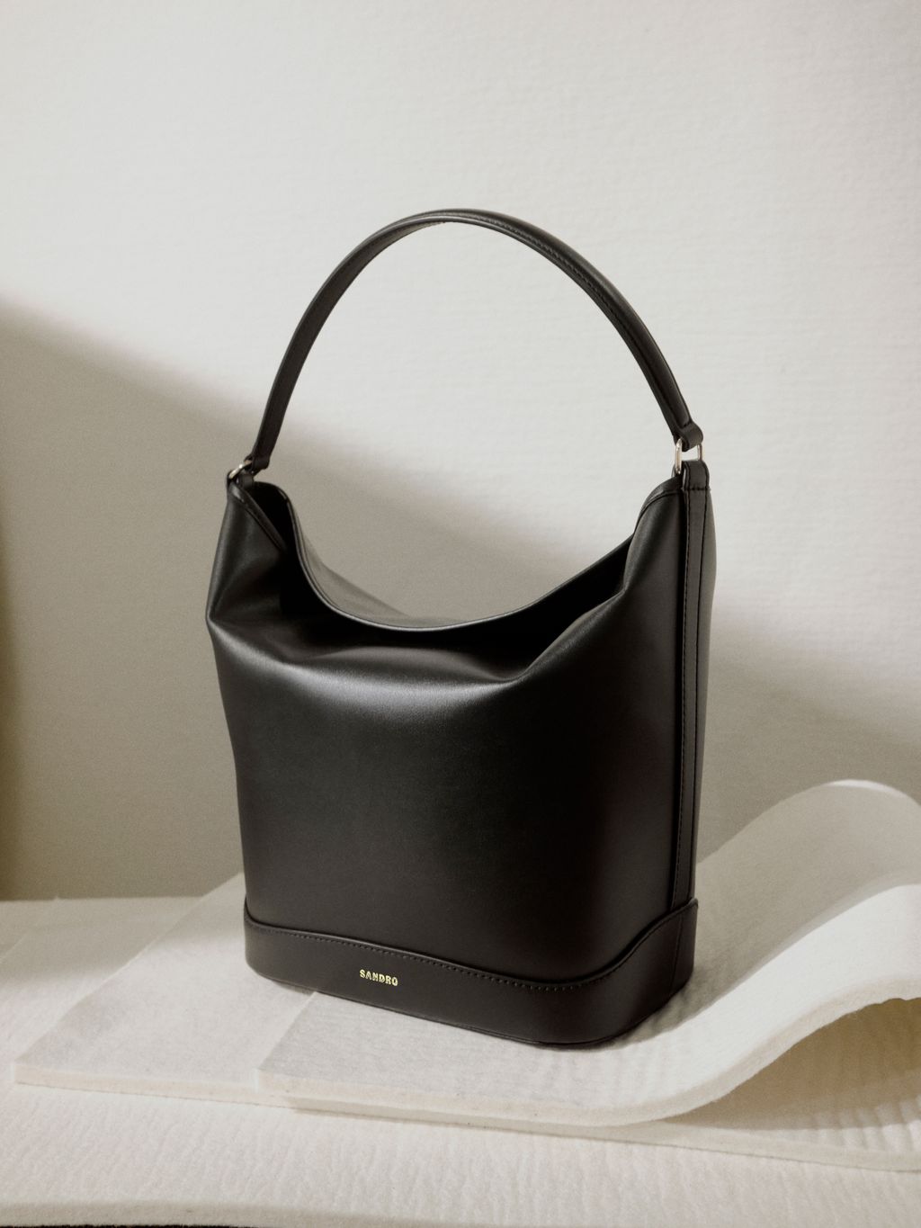 Fashion Week Paris Fall/Winter 2024 look 5 from the Sandro collection 女装配饰