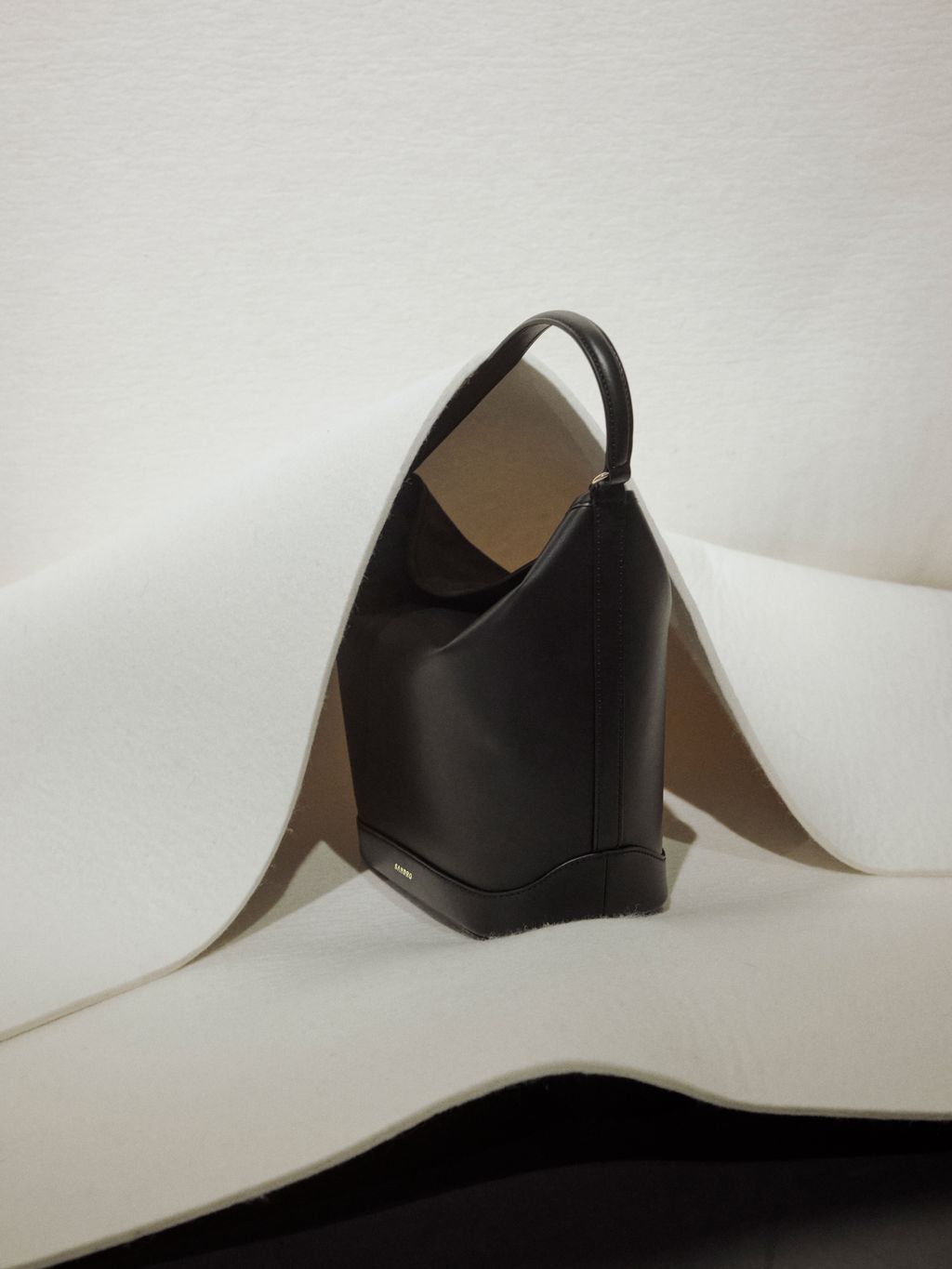 Fashion Week Paris Fall/Winter 2024 look 6 from the Sandro collection 女装配饰