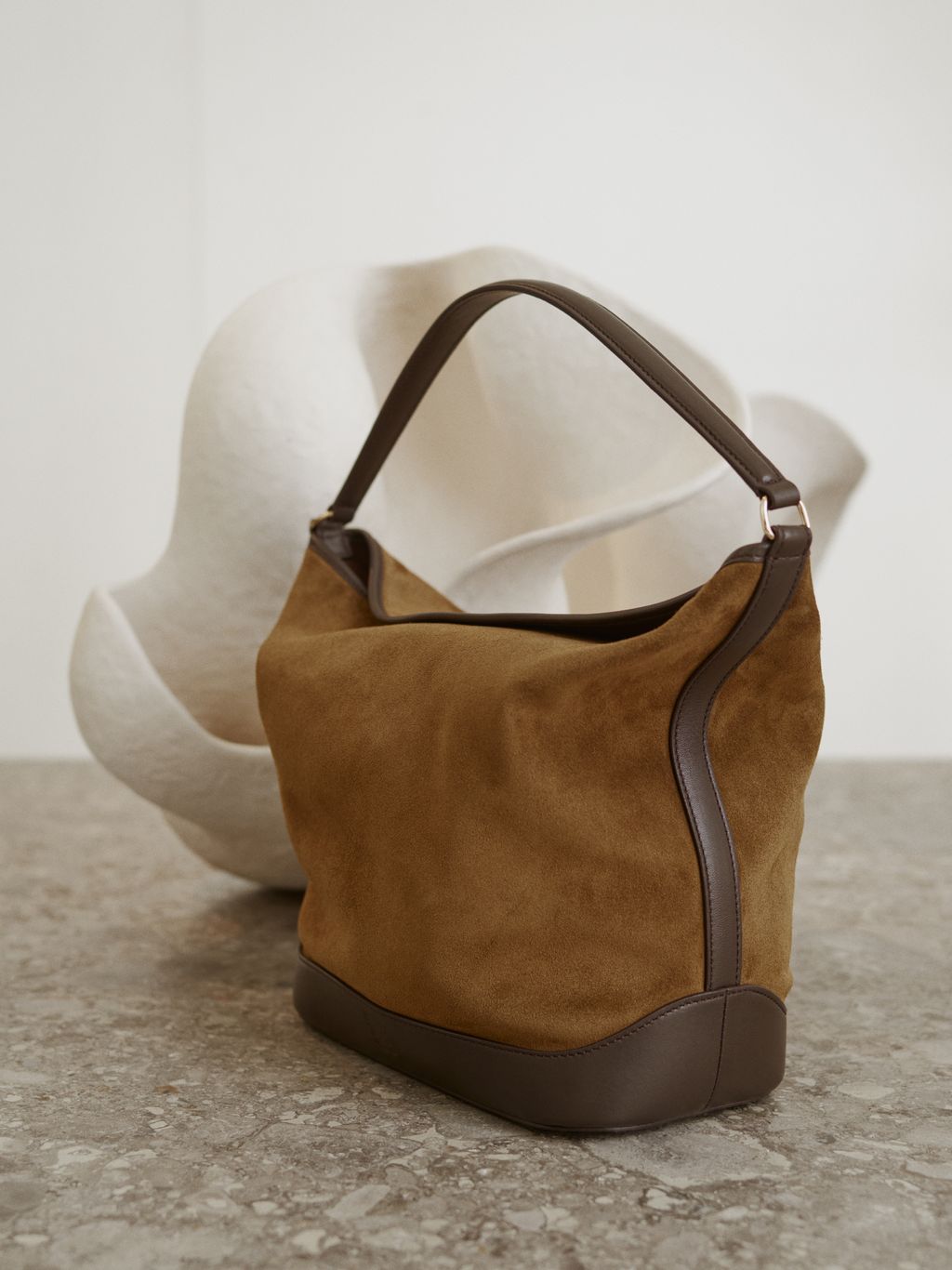 Fashion Week Paris Fall/Winter 2024 look 7 from the Sandro collection 女装配饰