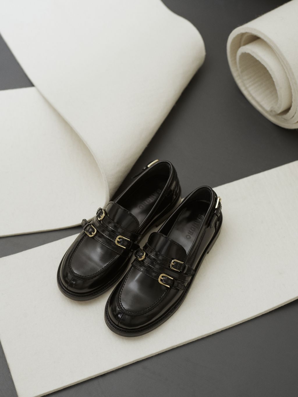 Fashion Week Paris Fall/Winter 2024 look 23 from the Sandro collection womenswear accessories