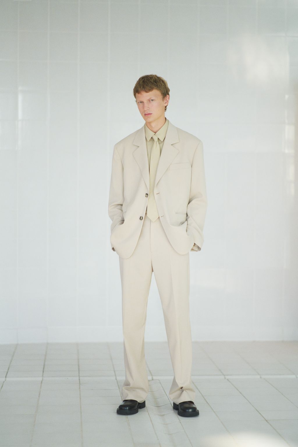 Fashion Week Paris Spring/Summer 2024 look 2 from the Sandro collection 男装