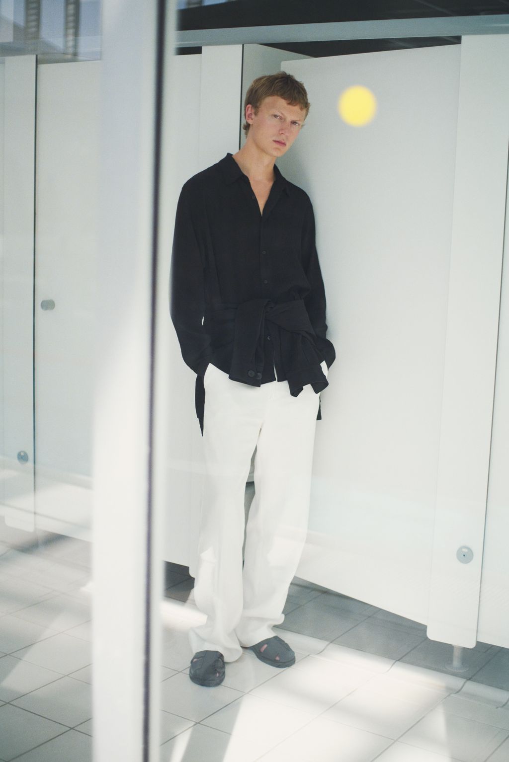 Fashion Week Paris Spring/Summer 2024 look 16 from the Sandro collection 男装