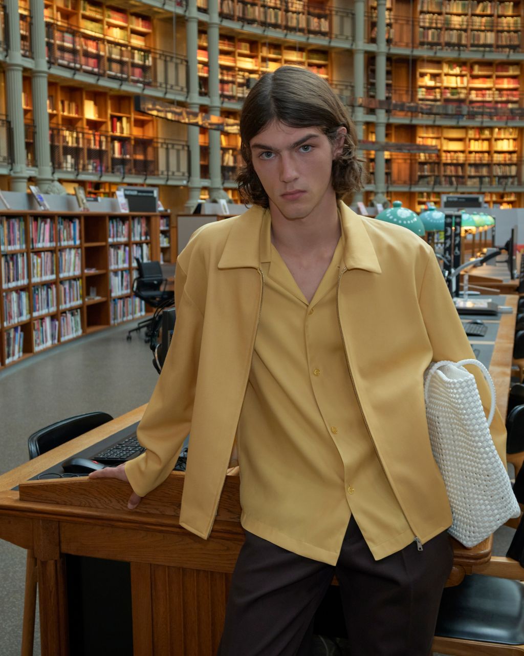 Fashion Week Paris Spring/Summer 2026 look 16 from the Sandro collection menswear