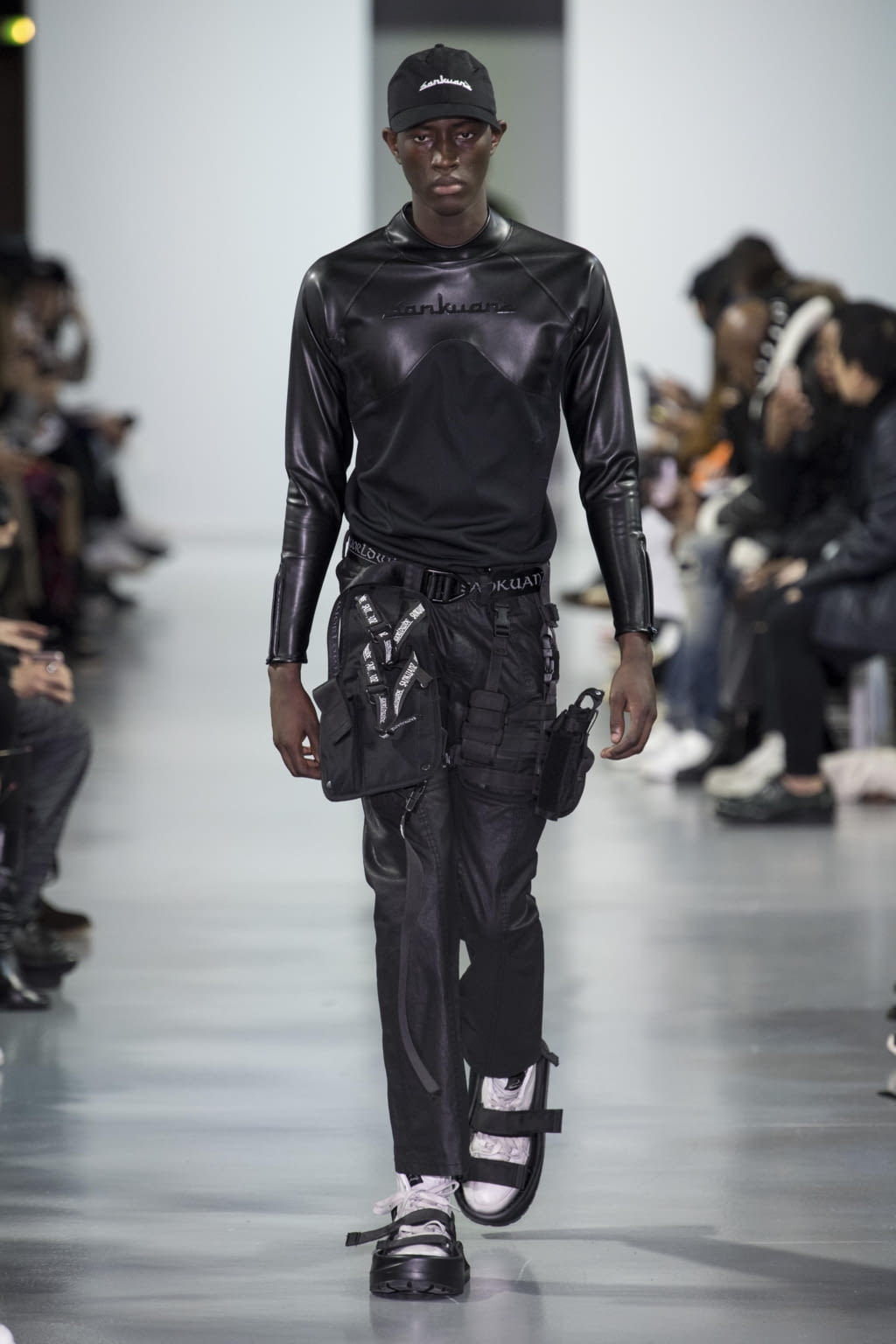 Fashion Week Paris Fall/Winter 2018 look 3 from the Sankuanz collection menswear