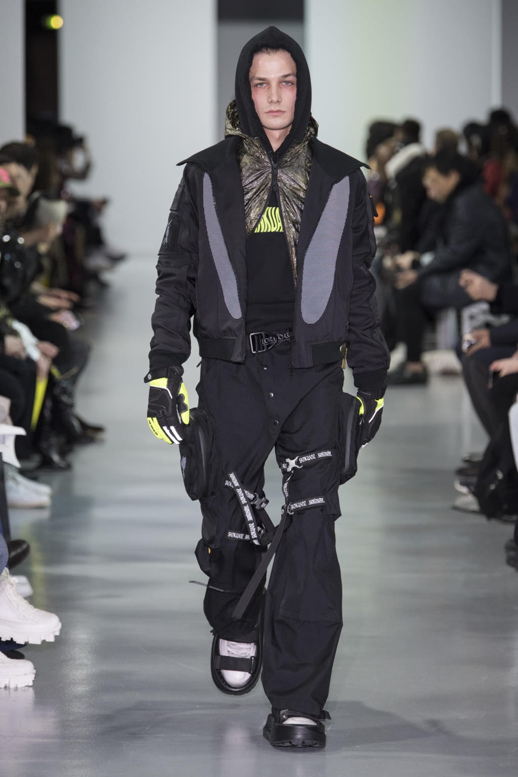 Fashion Week Paris Fall/Winter 2018 look 11 from the Sankuanz collection 男装