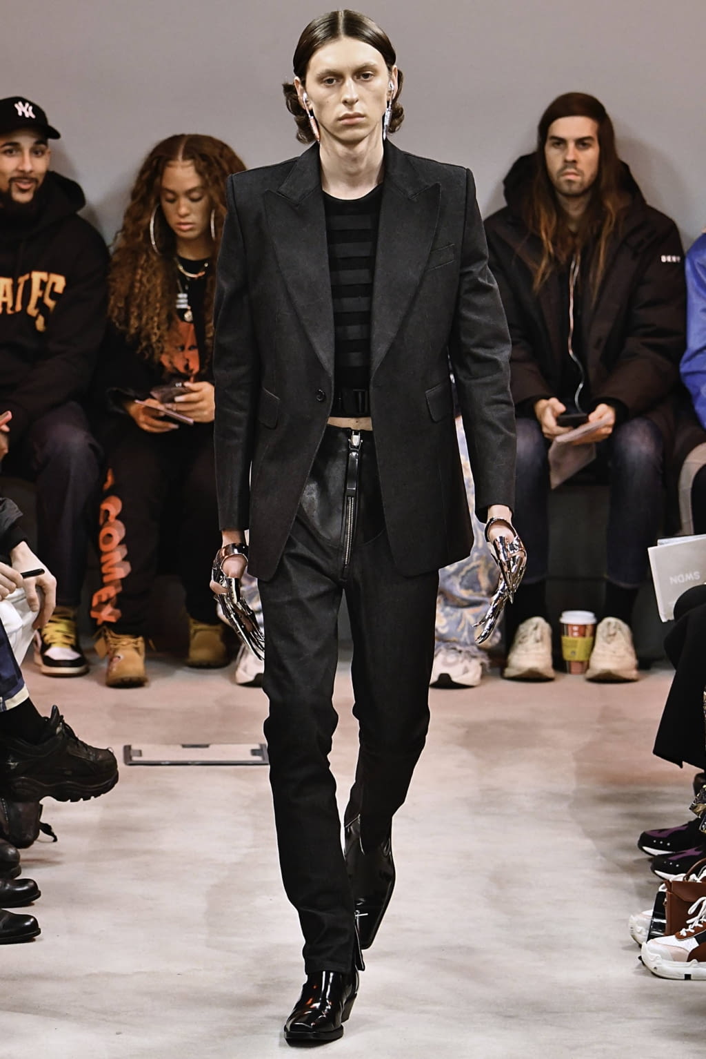 Fashion Week Paris Fall/Winter 2019 look 1 from the Sankuanz collection menswear