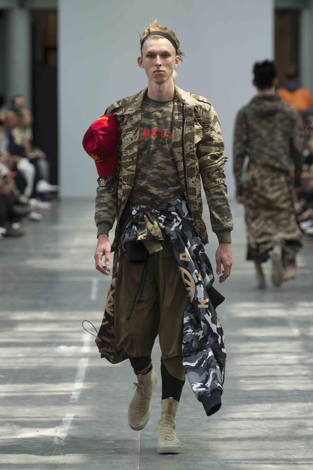 Fashion Week Paris Spring/Summer 2018 look 15 from the Sankuanz collection 男装