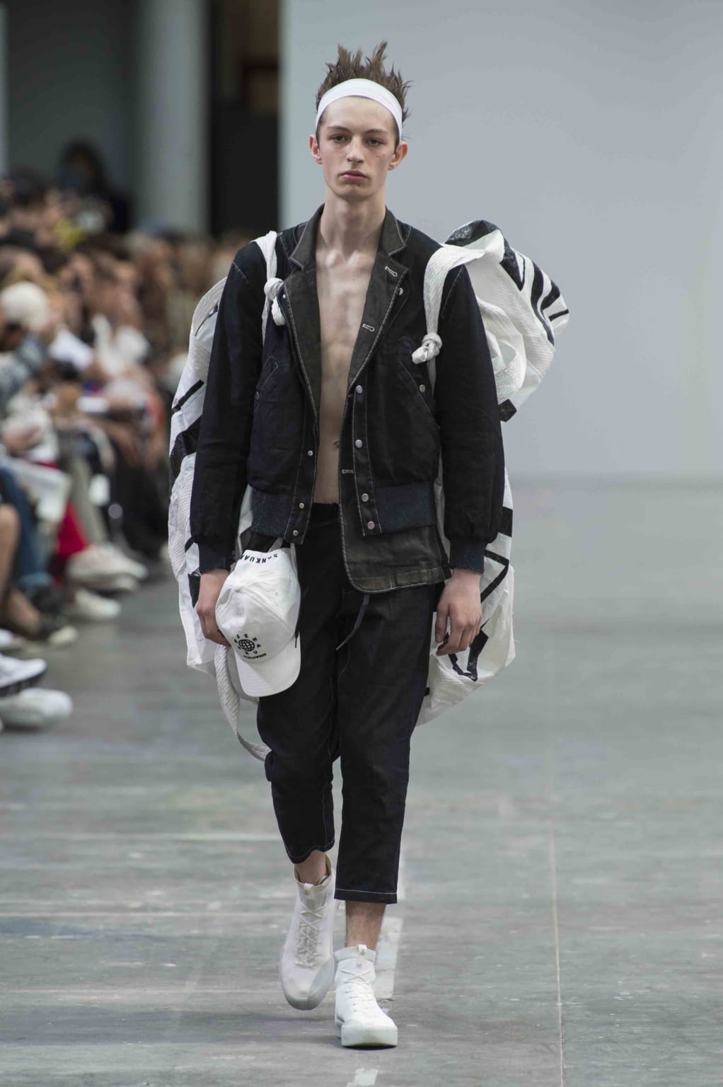 Fashion Week Paris Spring/Summer 2018 look 2 from the Sankuanz collection 男装