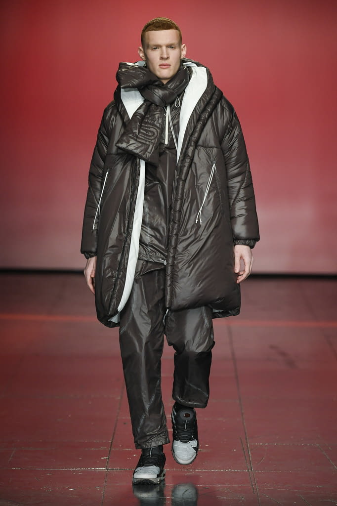 Fashion Week London Fall/Winter 2022 look 11 de la collection Saul Nash menswear