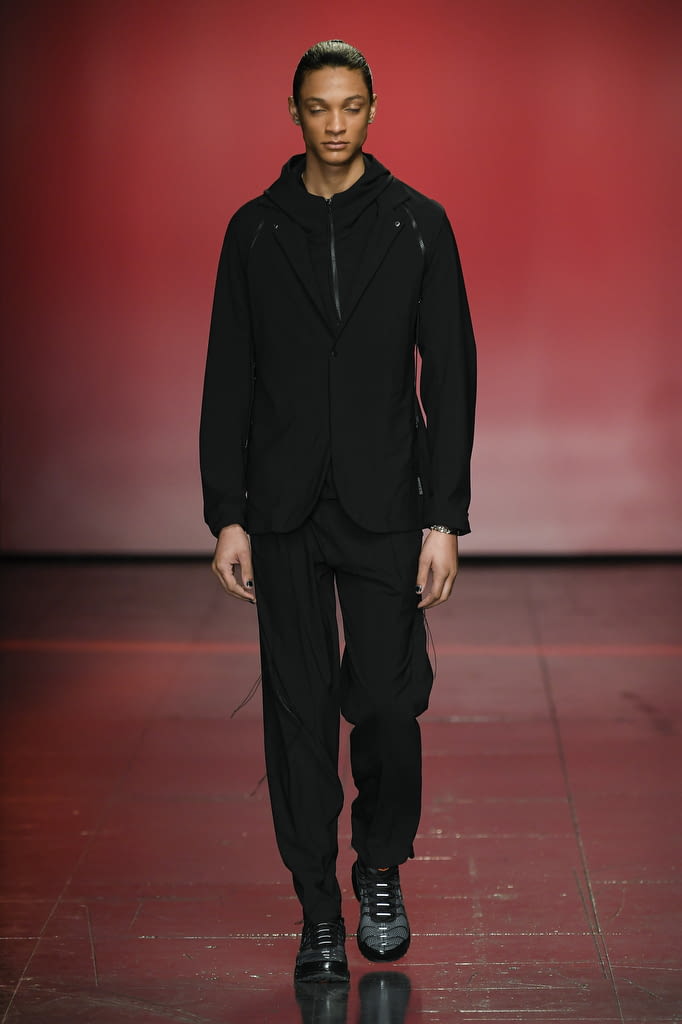 Fashion Week London Fall/Winter 2022 look 16 from the Saul Nash collection menswear