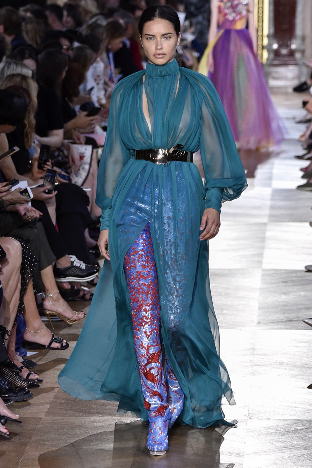 Fashion Week Paris Fall/Winter 2018 look 30 from the Schiaparelli collection couture