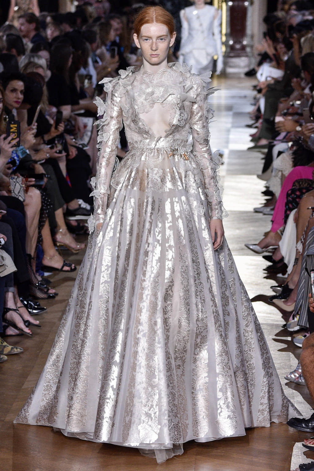 Fashion Week Paris Fall/Winter 2018 look 35 from the Schiaparelli collection 高级定制