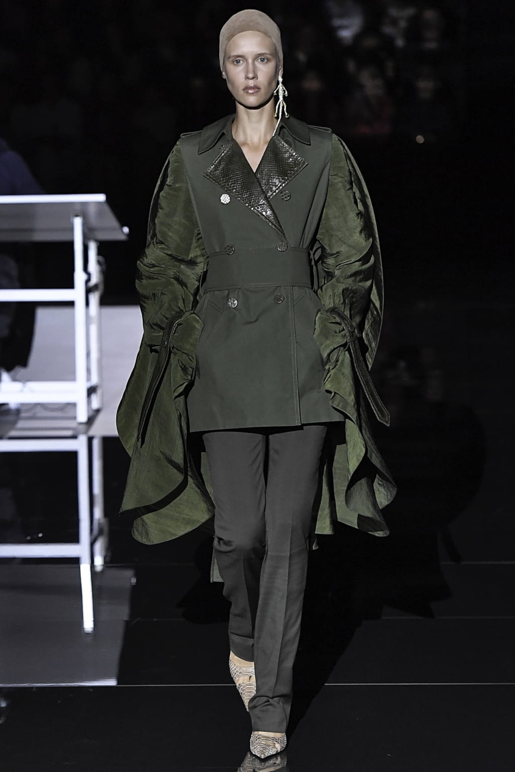 Fashion Week Paris Fall/Winter 2019 look 7 de la collection Schiaparelli couture