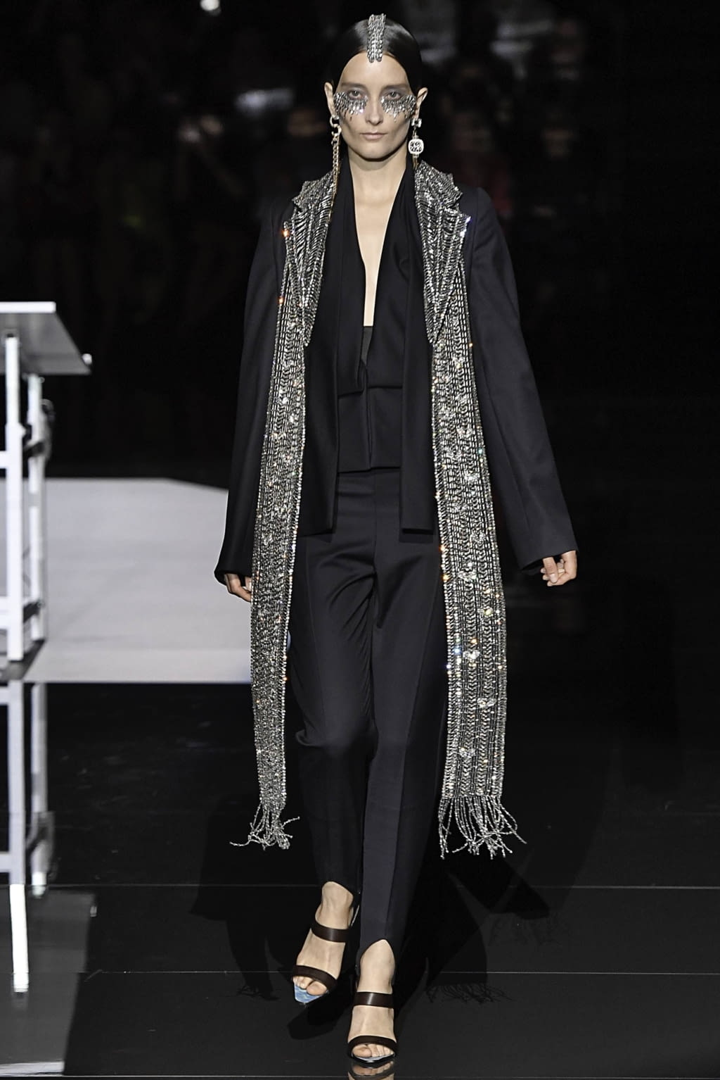Fashion Week Paris Fall/Winter 2019 look 14 from the Schiaparelli collection 高级定制