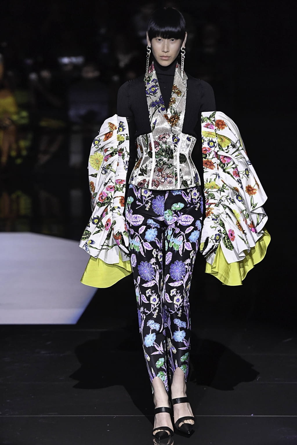 Fashion Week Paris Fall/Winter 2019 look 19 from the Schiaparelli collection 高级定制