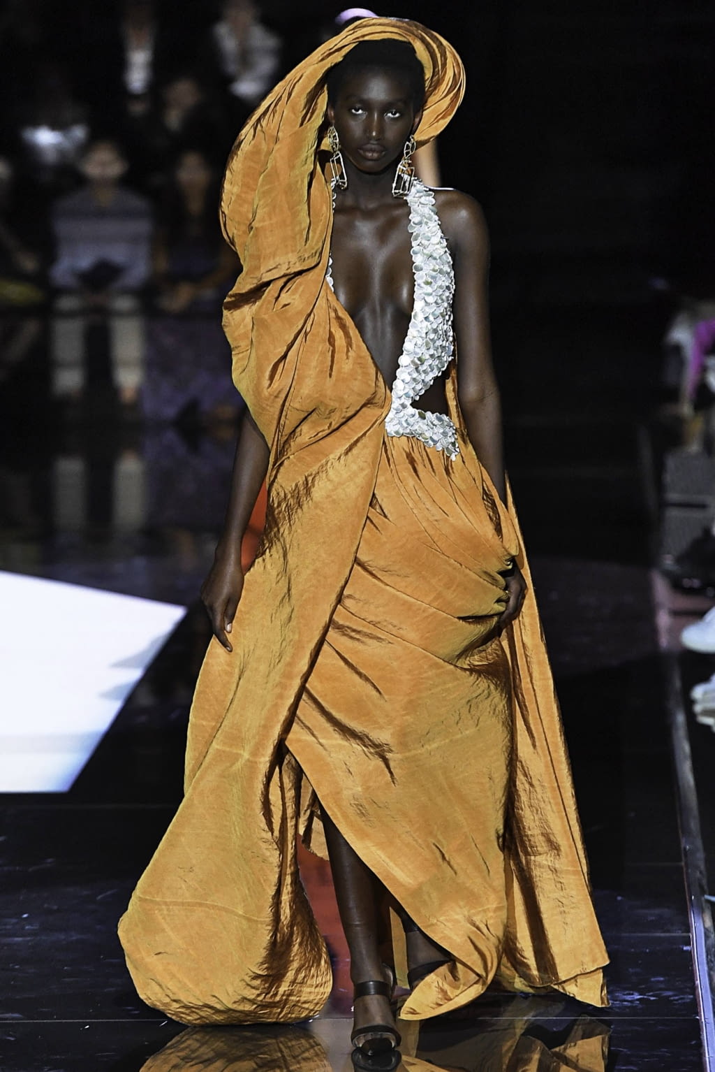 Fashion Week Paris Fall/Winter 2019 look 24 from the Schiaparelli collection 高级定制