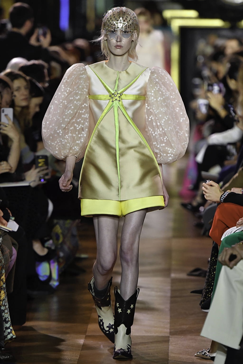 Fashion Week Paris Spring/Summer 2019 look 1 de la collection Schiaparelli couture