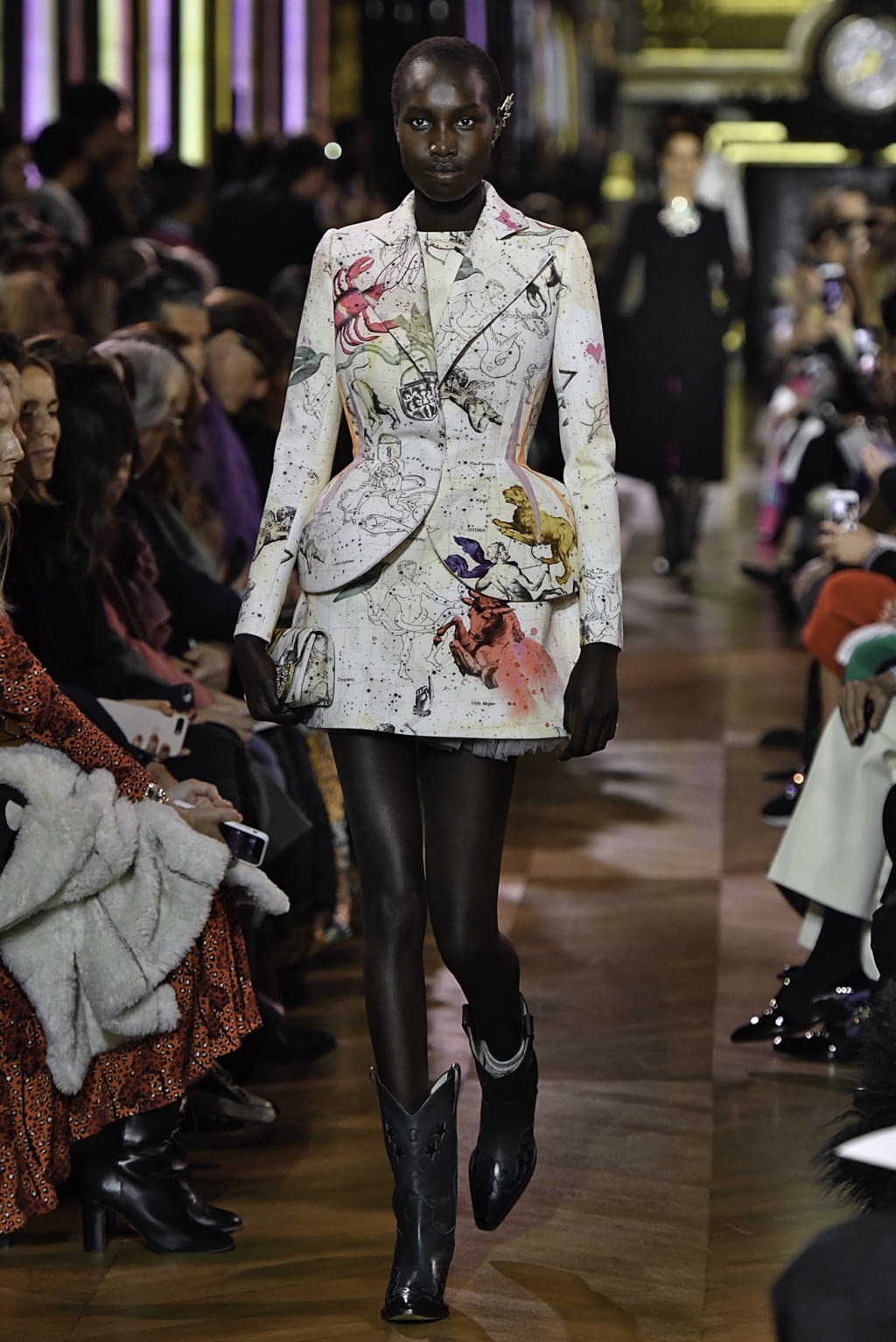 Fashion Week Paris Spring/Summer 2019 look 29 de la collection Schiaparelli couture