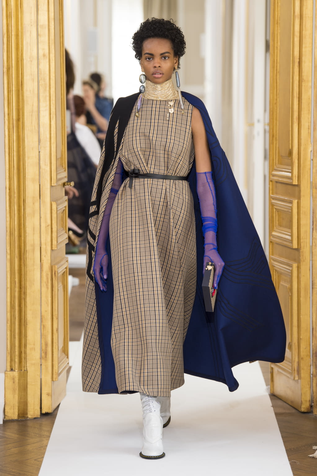 Fashion Week Paris Fall/Winter 2017 look 16 from the Schiaparelli collection couture